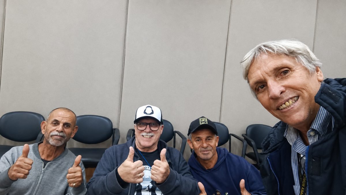 Pescadores artesanais de Santos acompanham a votação na galeria da Câmara Municipal